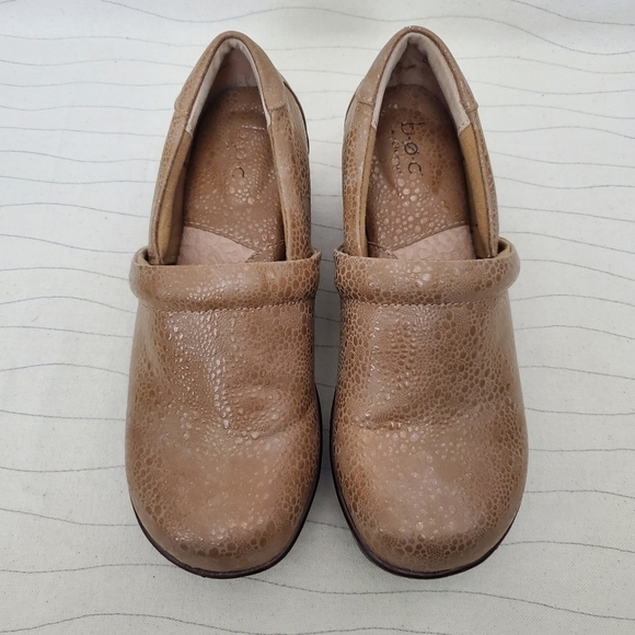 BOC Womens Bronze Gold Metallic Faux Leather Clogs Arch Support Size 9.5M EUC - Picture 3 of 11